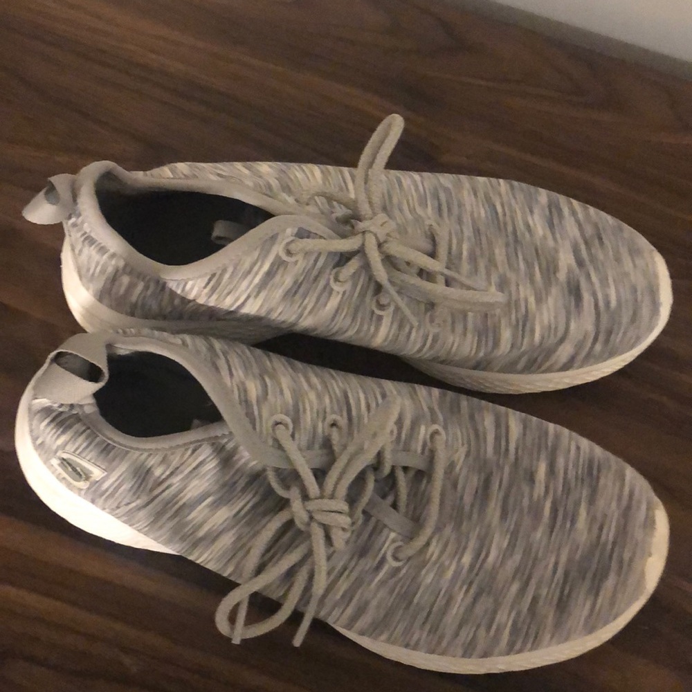 Sketchers size 7 walking shoes